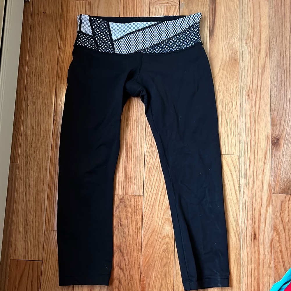 Lululemon crop.